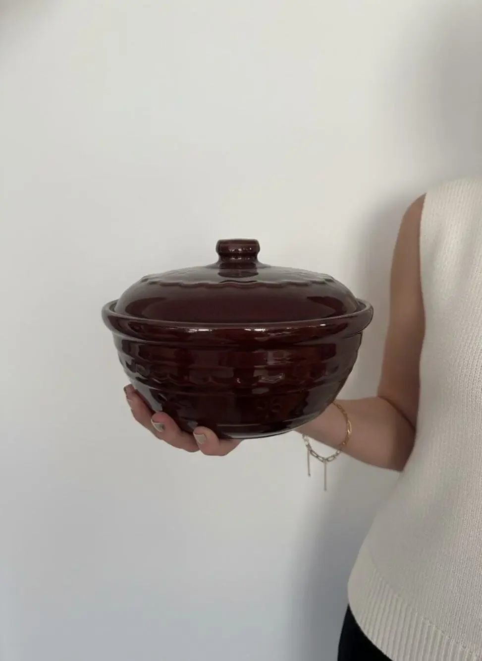 Mar-Crest 1950’s Oven-Proof Stoneware Covered Bean Pot Brown
